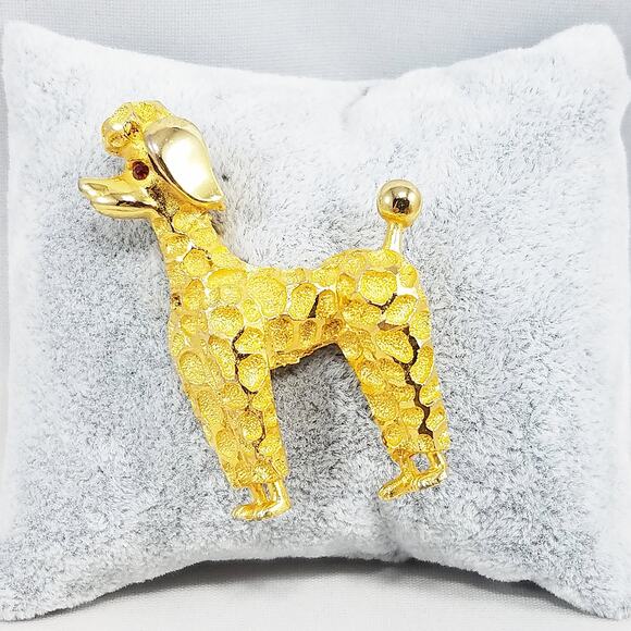 Vintage CORO Dog Brooch Pin, Gold Tone, Textured Poodle Pin, Red Rhinestone Eye - Picture 2 of 10